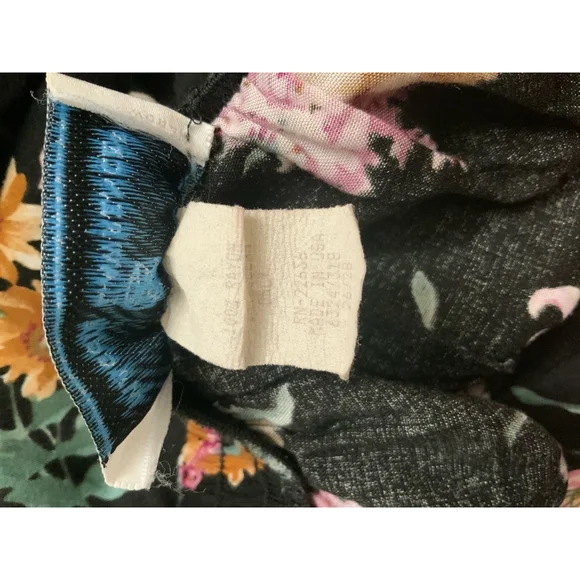 Maggie Lawrence black floral full skirt. Rayon material. Size 26 - Picture 5 of 5